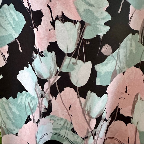 ALFANI FLORAL SLEEVELESS TOP - Picture 14 of 16